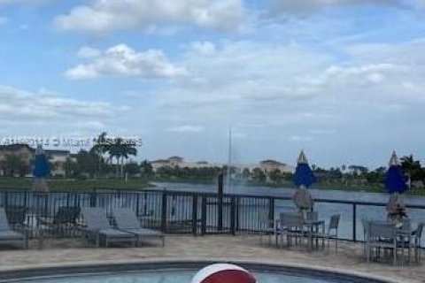 Copropriété à louer à Miami, Floride: 4 chambres, 214.79 m2 № 1862387 - photo 6