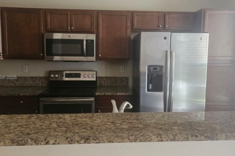 Copropriété à louer à Miami, Floride: 4 chambres, 214.79 m2 № 1862387 - photo 16