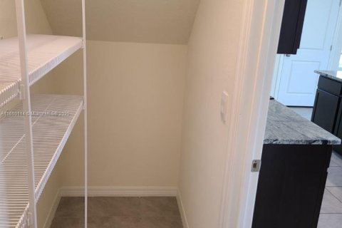 Copropriété à louer à Miami, Floride: 4 chambres, 214.79 m2 № 1862387 - photo 13