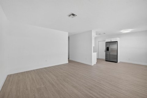 Villa ou maison à vendre à Oakland Park, Floride: 4 chambres, 125.6 m2 № 2273469 - photo 2