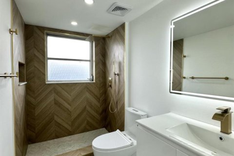 Condo in Pompano Beach, Florida, 3 bedrooms № 2402142 - photo 17