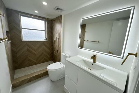 Condo in Pompano Beach, Florida, 3 bedrooms № 2402142 - photo 18