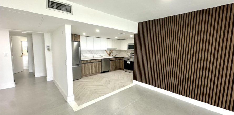 Condo in Pompano Beach, Florida, 3 bedrooms № 2402142