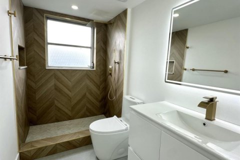 Condo in Pompano Beach, Florida, 3 bedrooms № 2402142 - photo 16