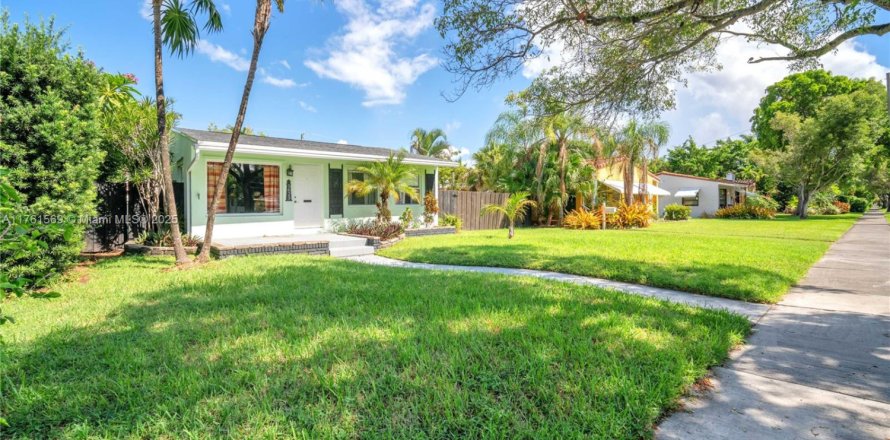Casa en Hollywood, Florida 3 dormitorios, 101.45 m2 № 1936775