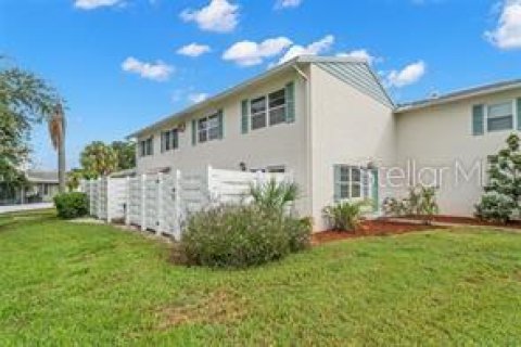 Adosado en venta en Saint Petersburg, Florida, 2 dormitorios, 109.62 m2 № 2142681 - foto 2