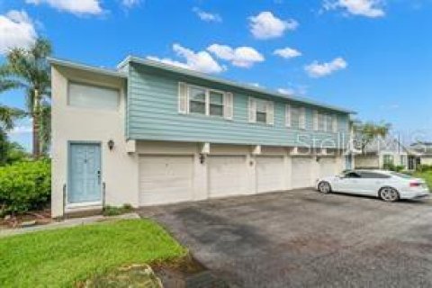 Adosado en venta en Saint Petersburg, Florida, 2 dormitorios, 109.62 m2 № 2142681 - foto 3