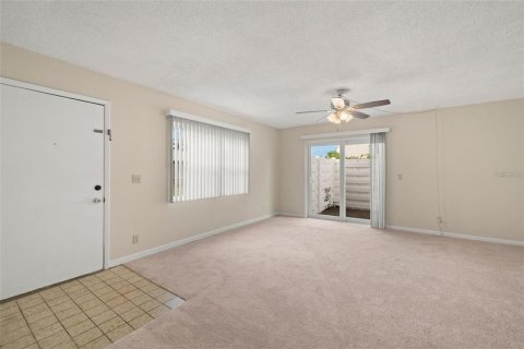Adosado en venta en Saint Petersburg, Florida, 2 dormitorios, 109.62 m2 № 2142681 - foto 5