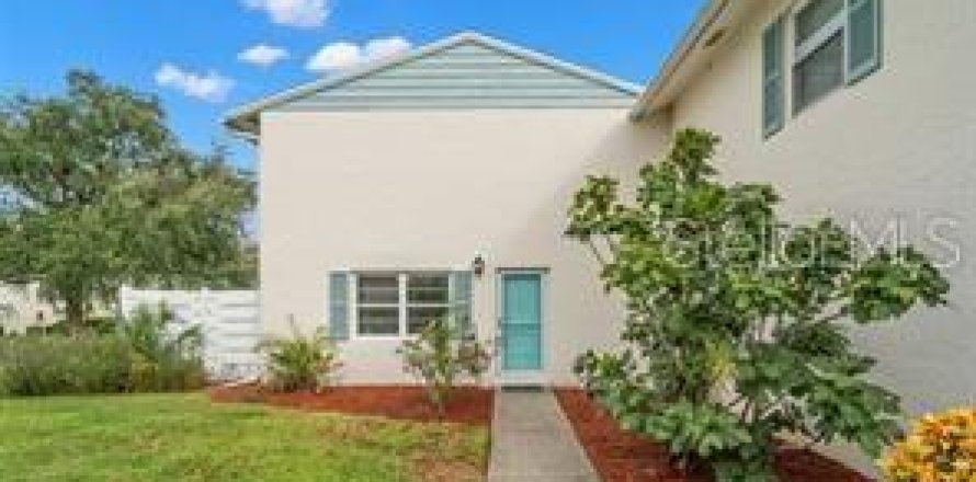 Adosado en Saint Petersburg, Florida 2 dormitorios, 109.62 m2 № 2142681