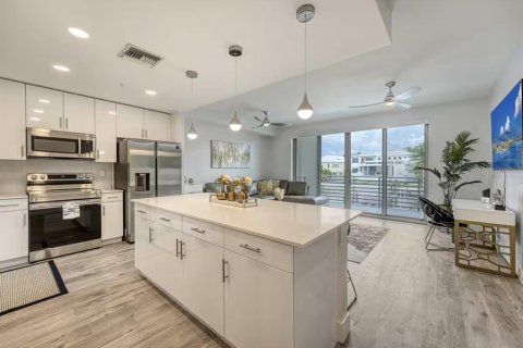 Condo in Sarasota, Florida, 1 bedroom № 2287359