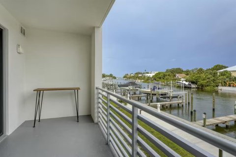 Condo in Sarasota, Florida, 1 bedroom  № 2287359 - photo 12
