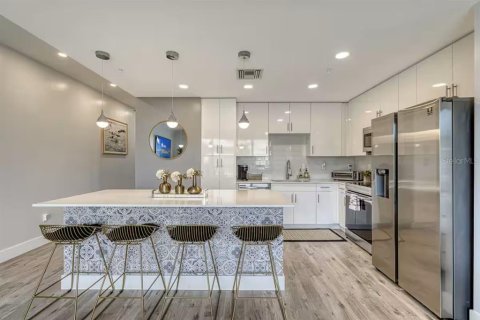 Condo in Sarasota, Florida, 1 bedroom  № 2287359 - photo 2