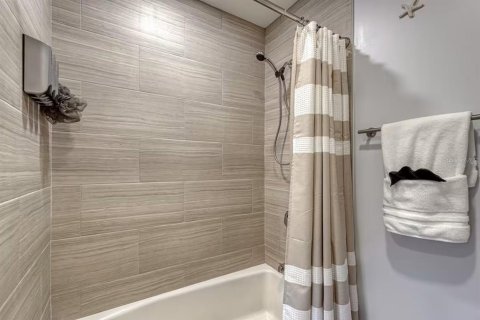 Condo in Sarasota, Florida, 1 bedroom  № 2287359 - photo 9