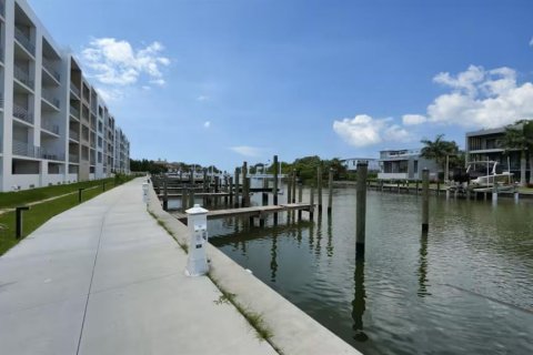 Condo in Sarasota, Florida, 1 bedroom  № 2287359 - photo 13