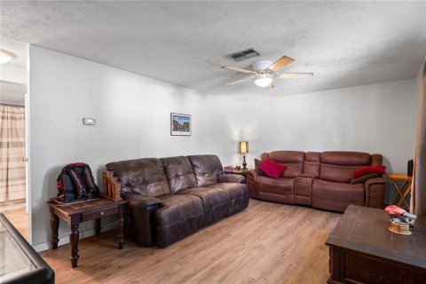 House in New Port Richey, Florida 2 bedrooms, 75.81 sq.m. № 1839042 - photo 3