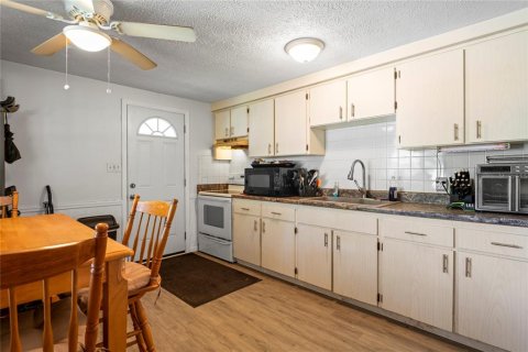 House in New Port Richey, Florida 2 bedrooms, 75.81 sq.m. № 1839042 - photo 6