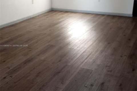 Casa en alquiler en Hollywood, Florida, 1 dormitorio, 288.18 m2 № 2081229 - foto 3