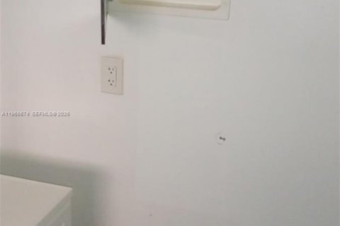 Casa en alquiler en Hollywood, Florida, 1 dormitorio, 288.18 m2 № 2081229 - foto 10