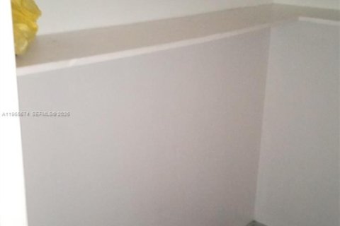 Casa en alquiler en Hollywood, Florida, 1 dormitorio, 288.18 m2 № 2081229 - foto 5