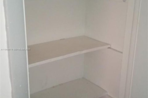 Casa en alquiler en Hollywood, Florida, 1 dormitorio, 288.18 m2 № 2081229 - foto 6