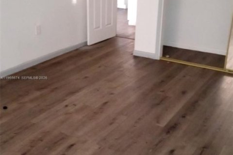Casa en alquiler en Hollywood, Florida, 1 dormitorio, 288.18 m2 № 2081229 - foto 12