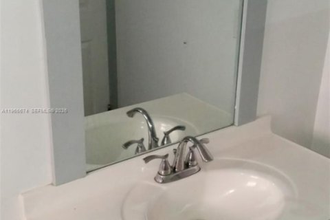 Дом в Холливуд, Флорида 1 спальня, 288.18м2 № 2081229