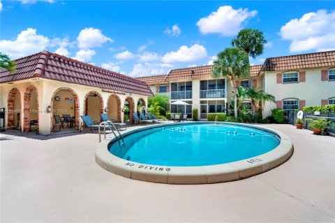Condo in Pompano Beach, Florida, 1 bedroom  № 1813911 - photo 16
