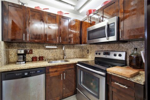 Condo in Pompano Beach, Florida, 1 bedroom  № 1813911 - photo 8