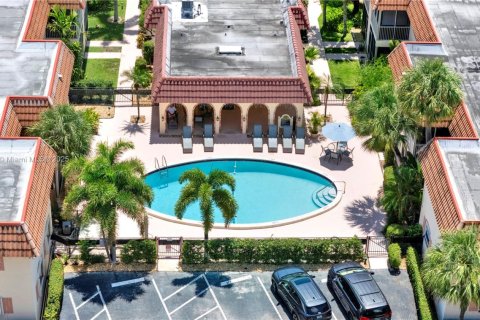 Condo in Pompano Beach, Florida, 1 bedroom  № 1813911 - photo 15