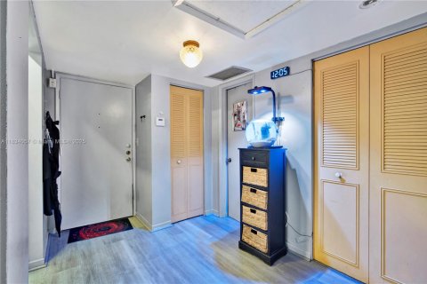 Condo in Pompano Beach, Florida, 1 bedroom  № 1813911 - photo 11