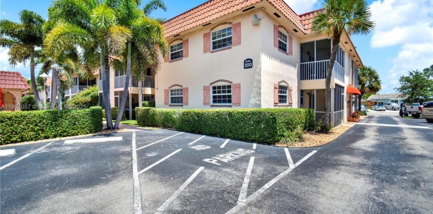 Condo in Pompano Beach, Florida, 1 bedroom № 1813911