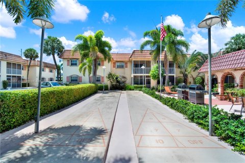 Condo in Pompano Beach, Florida, 1 bedroom  № 1813911 - photo 3