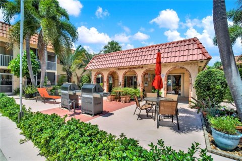 Condo in Pompano Beach, Florida, 1 bedroom  № 1813911 - photo 17