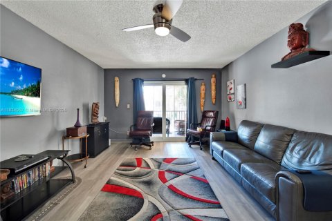 Condo in Pompano Beach, Florida, 1 bedroom  № 1813911 - photo 6
