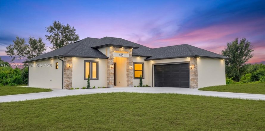 Villa ou maison à Lehigh Acres, Floride 4 chambres № 2401556