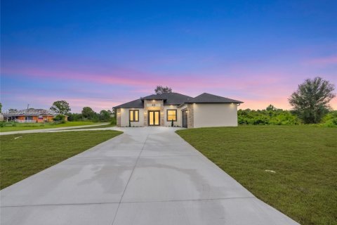Villa ou maison à vendre à Lehigh Acres, Floride: 4 chambres № 2401556 - photo 3