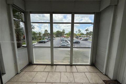 Condo in Oakland Park, Florida, 2 bedrooms  № 1834359 - photo 11