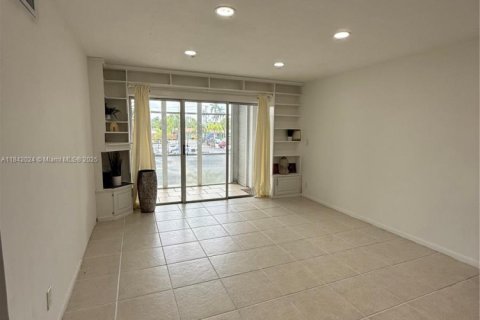Condo in Oakland Park, Florida, 2 bedrooms  № 1834359 - photo 4