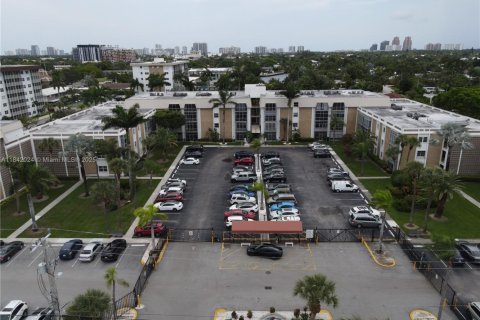 Condo in Oakland Park, Florida, 2 bedrooms  № 1834359 - photo 21