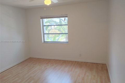 Condo in Oakland Park, Florida, 2 bedrooms  № 1834359 - photo 14