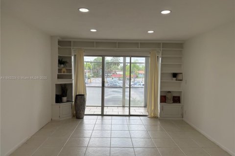 Condo in Oakland Park, Florida, 2 bedrooms  № 1834359 - photo 5