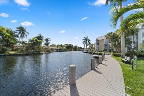 Condo in Oakland Park, Florida, 2 bedrooms  № 1834359 - photo 26