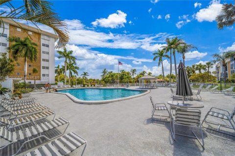 Condo in Oakland Park, Florida, 2 bedrooms  № 1834359 - photo 22