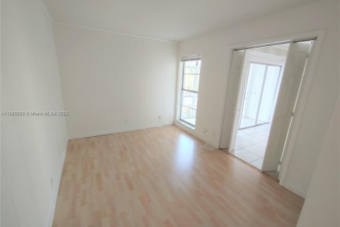 Condo in Oakland Park, Florida, 2 bedrooms  № 1834359 - photo 19
