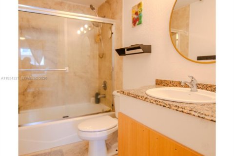 Condo in Miami, Florida, 1 bedroom  № 2003409 - photo 19