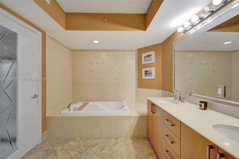 Condo in Fort Lauderdale, Florida, 2 bedrooms  № 2385542 - photo 26