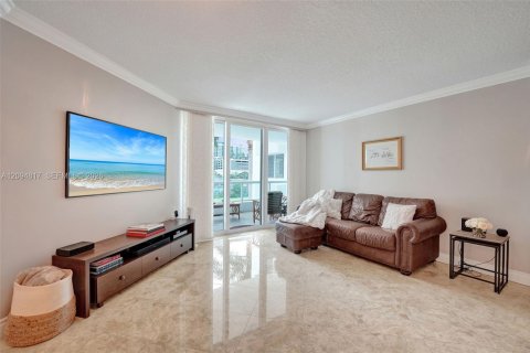 Condo in Fort Lauderdale, Florida, 2 bedrooms  № 2385542 - photo 11