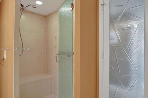 Condo in Fort Lauderdale, Florida, 2 bedrooms  № 2385542 - photo 28