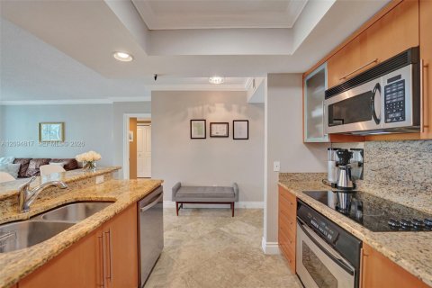 Condo in Fort Lauderdale, Florida, 2 bedrooms  № 2385542 - photo 2