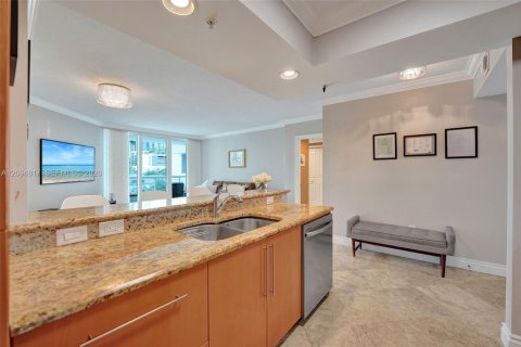 Condo in Fort Lauderdale, Florida, 2 bedrooms  № 2385542 - photo 6
